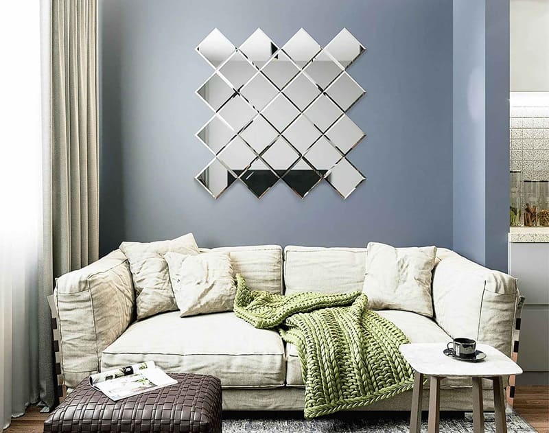 Зеркальное панно в гостиной