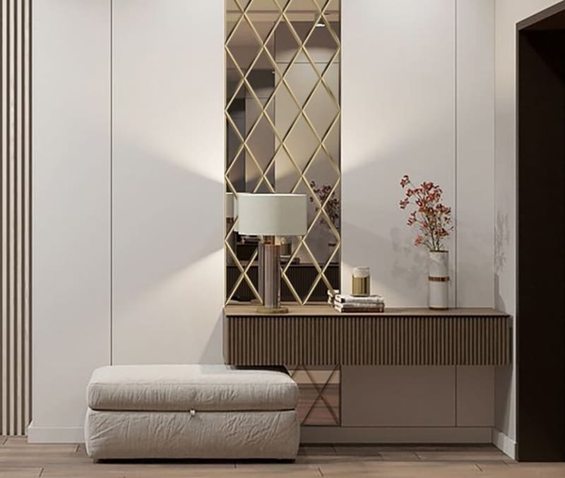 Зеркальное панно в прихожей